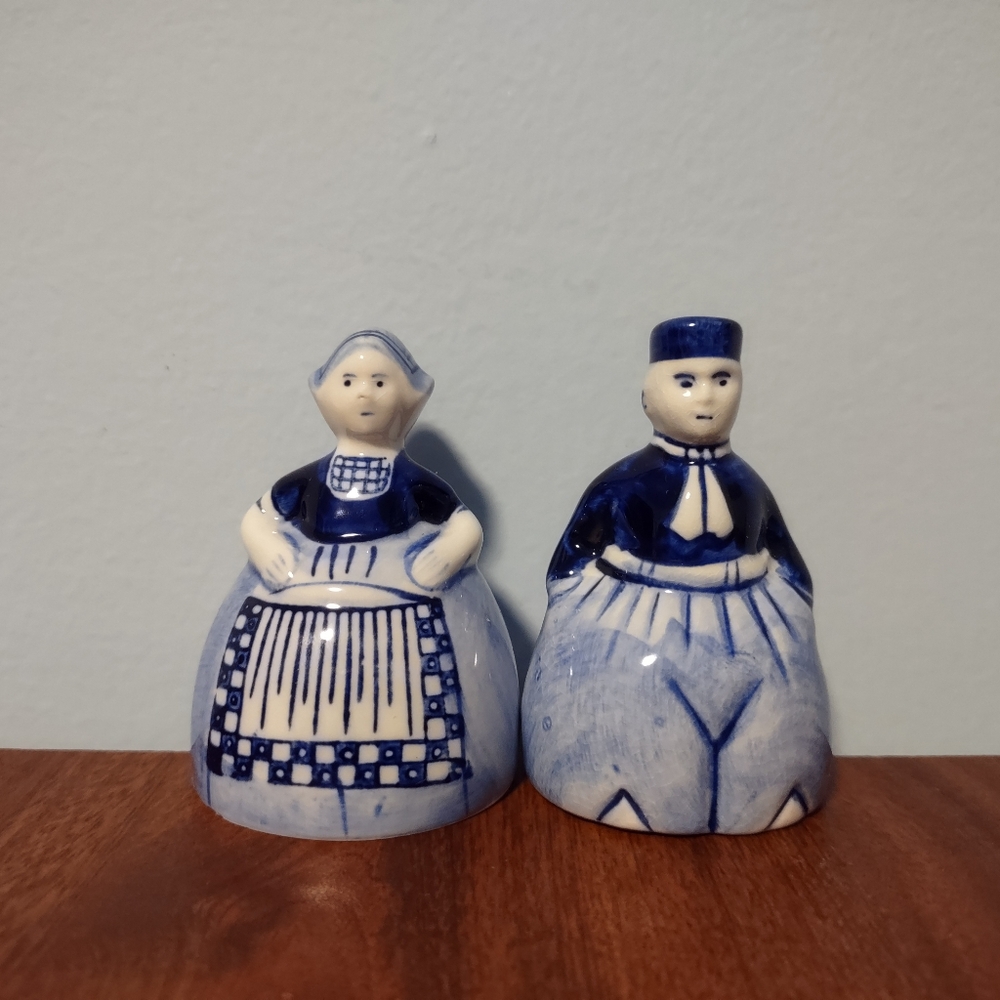 Vintage Man & Woman Salt & Pepper Shakers Dutch Holland Handpainted Souvenir